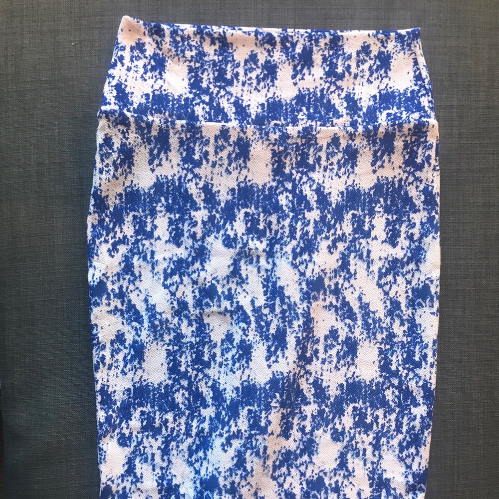 ✨PRICE DROPPED✨Lularoe Cassie Skirt